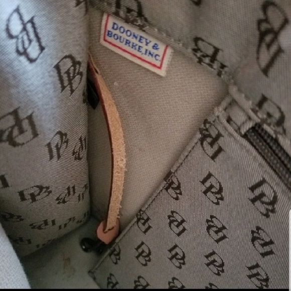 Authentic Dooney and Bourke Tote handbag - Picture 3 of 6